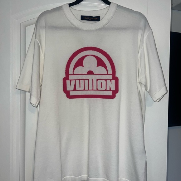 Louis Vuitton Men’s White T-Shirt with Pink Logo - Picture 2 of 6